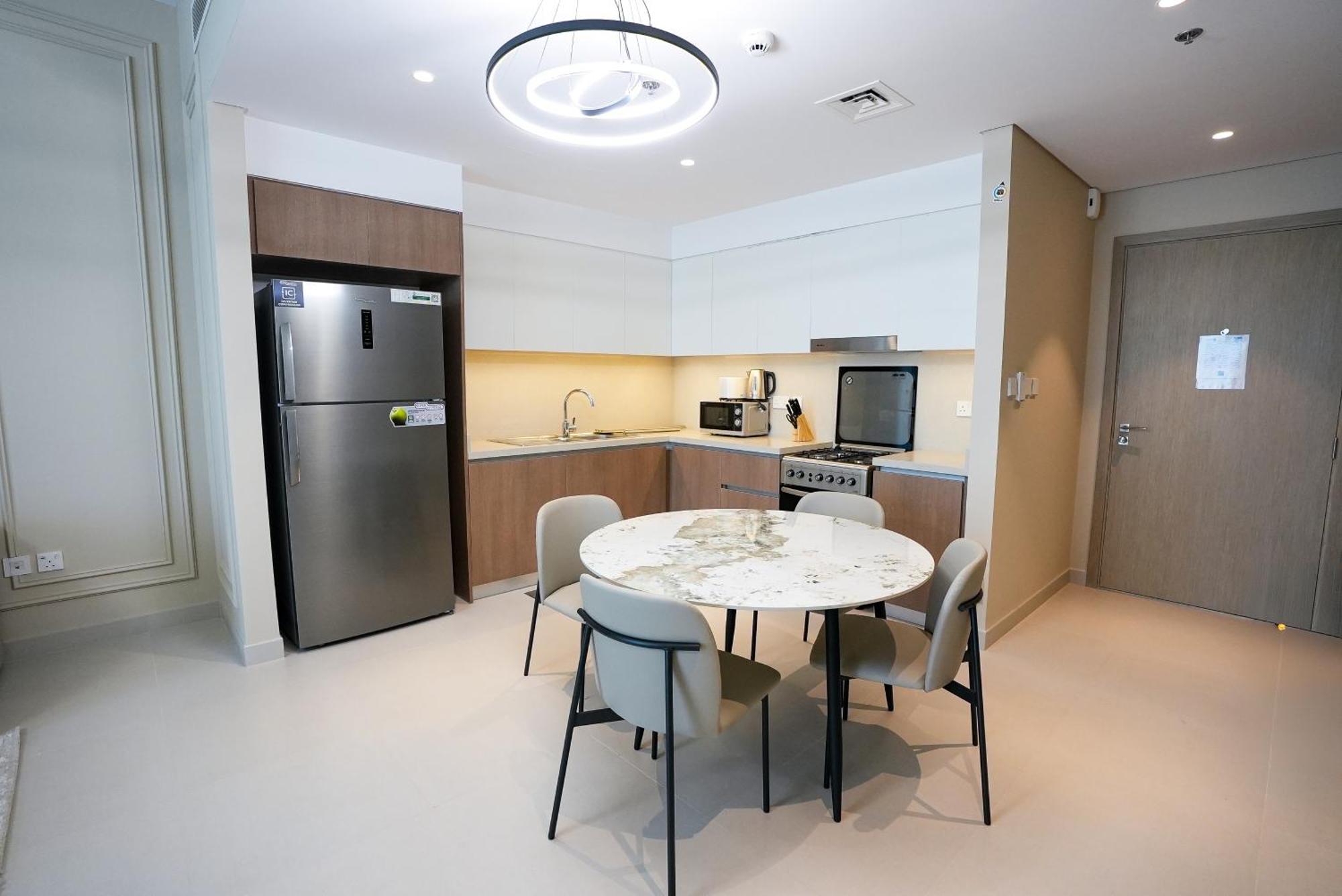 Like - 4304 Exquisite 2-bedroom With Vibrant And Creek Views Apartment
