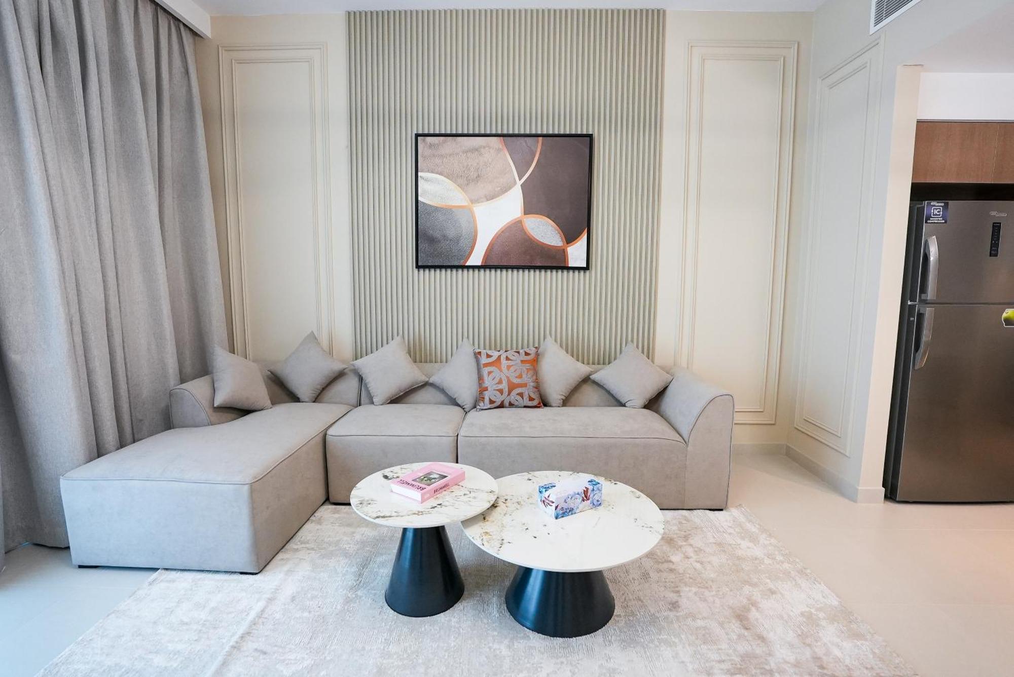 Like - 4304 Exquisite 2-bedroom With Vibrant And Creek Views * Dubai