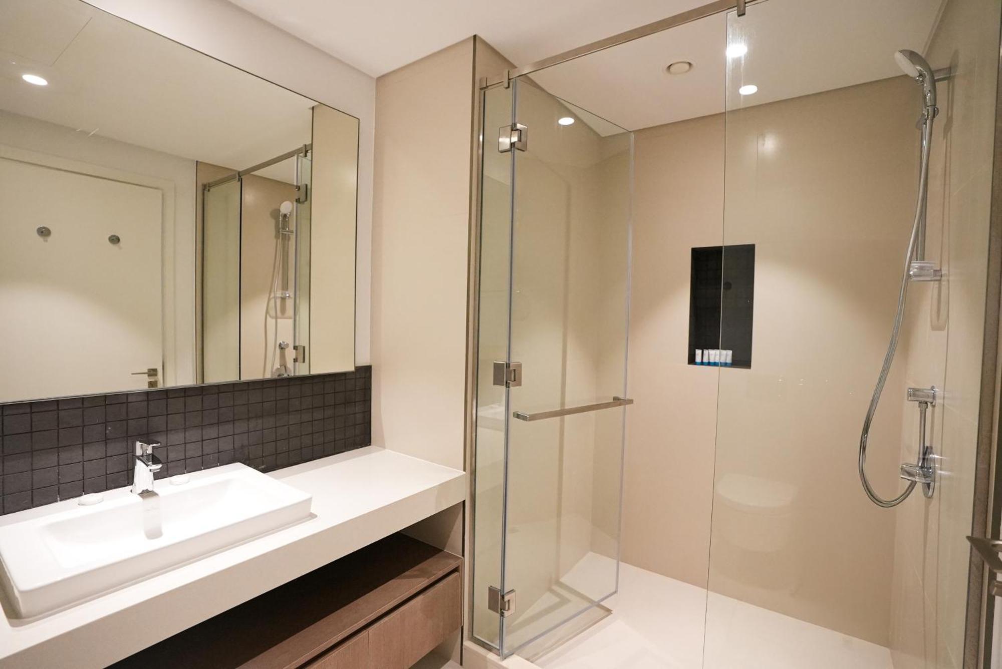 Like - 4304 Exquisite 2-bedroom With Vibrant And Creek Views Apartment *