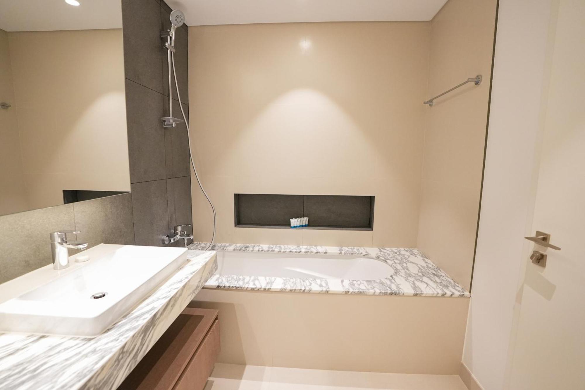 Like - 4304 Exquisite 2-bedroom With Vibrant And Creek Views *